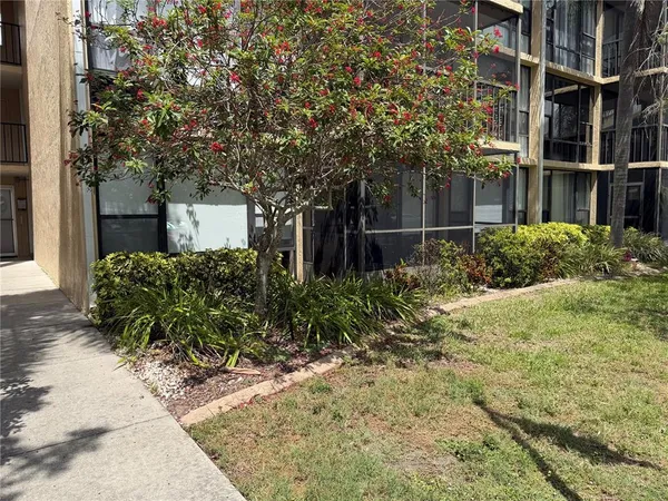 $1,800 | 618 Bird Bay Drive South, Unit 110, Venice, FL 34285