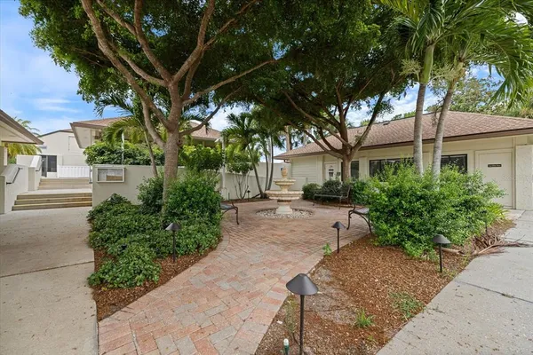 $1,800 | 618 Bird Bay Drive South, Unit 110, Venice, FL 34285