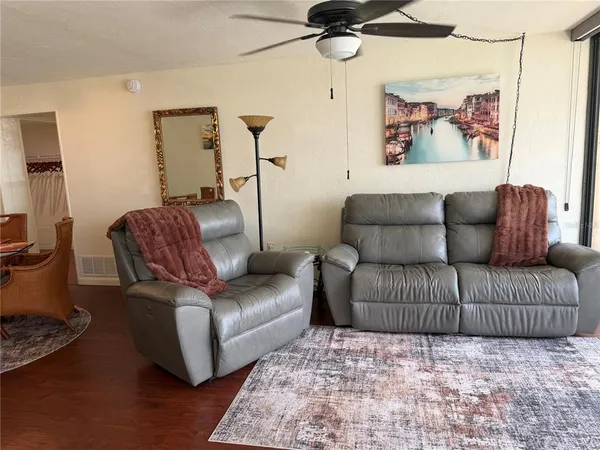 $1,800 | 618 Bird Bay Drive South, Unit 110, Venice, FL 34285