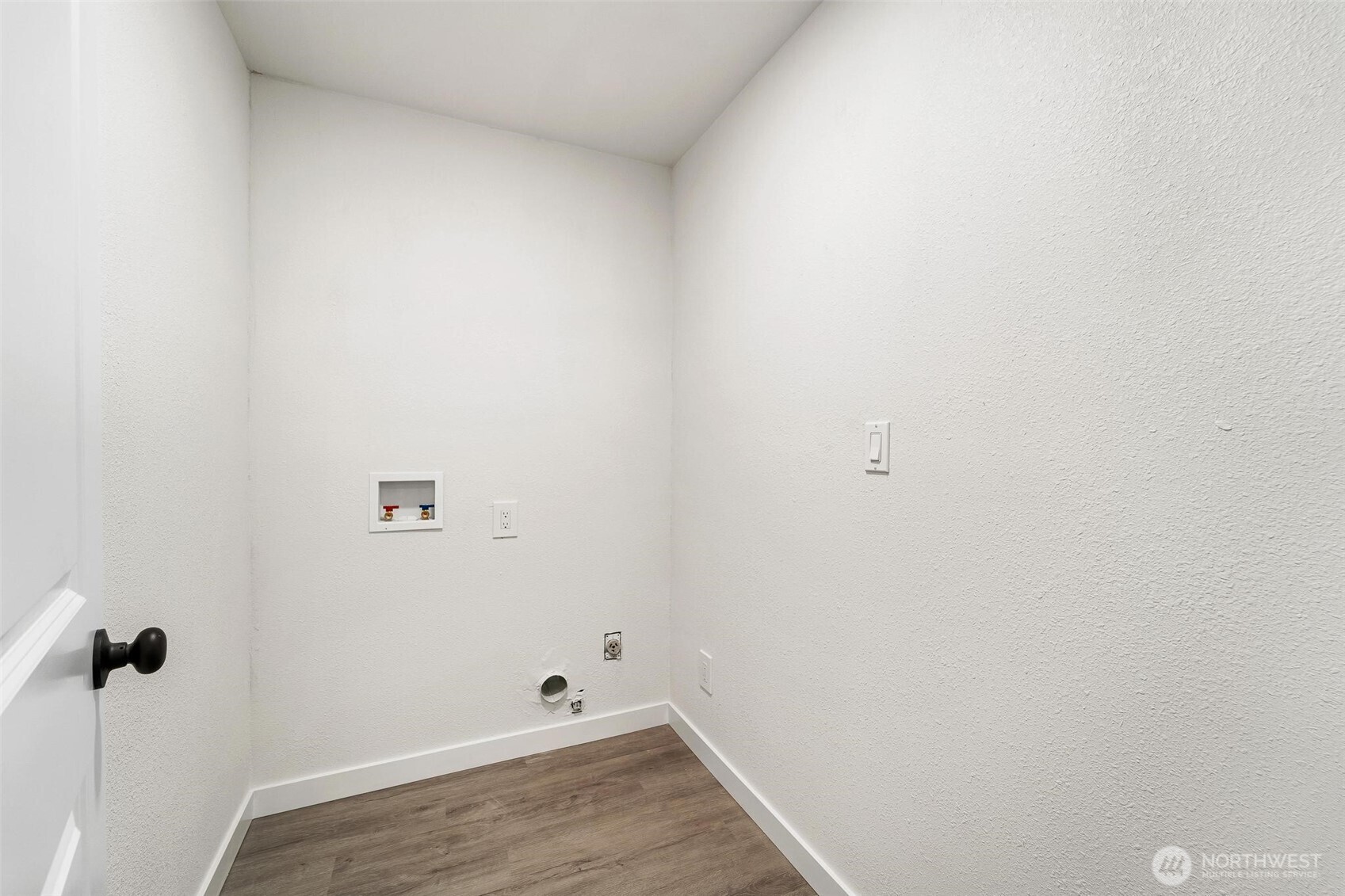604 213th Street Southwest Bothell, WA 98021 - Photo 25 of 40 a view of a room