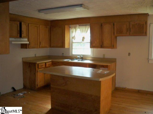 171 Woodland Road Marietta, SC 29661 - Photo 2 of 18