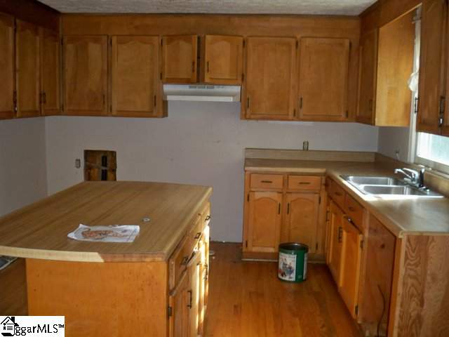 171 Woodland Road Marietta, SC 29661 - Photo 4 of 18