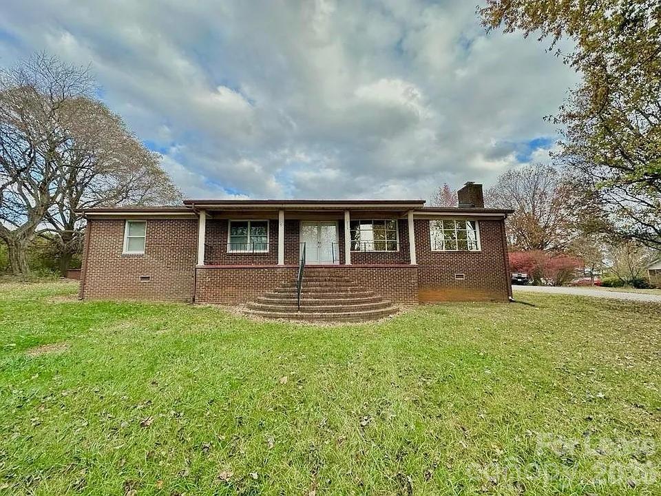 8002 Browne Road Charlotte, NC 28269 - Photo 1 of 15 Gallery Image 1