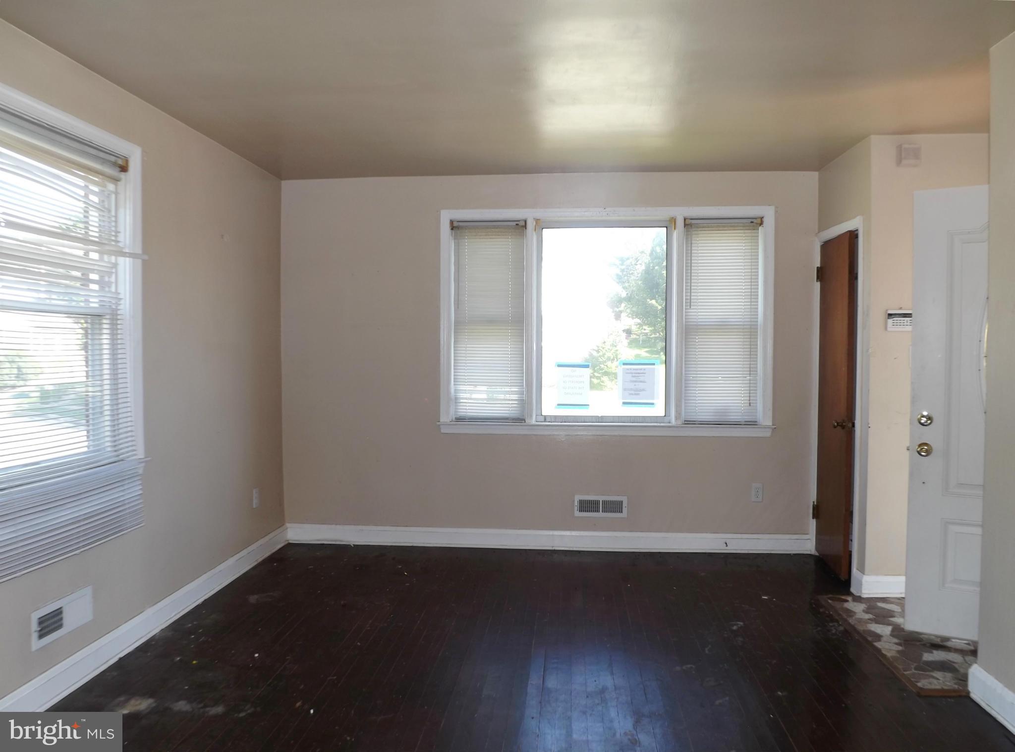 6507 Hazelwood Court Baltimore, MD 21237 - Photo 4 of 13 Living Room