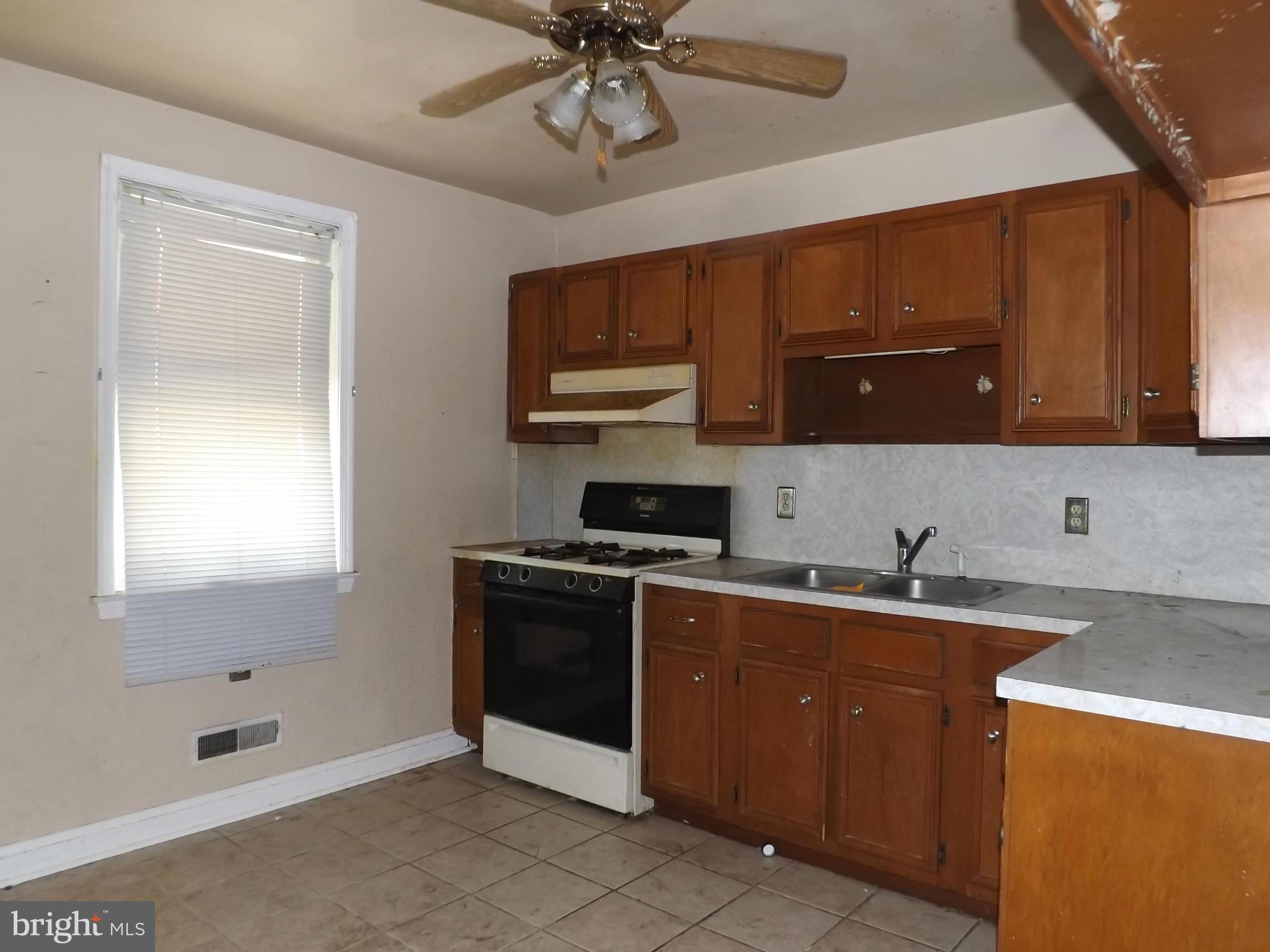 6507 Hazelwood Court Baltimore, MD 21237 - Photo 9 of 13 Kitchen