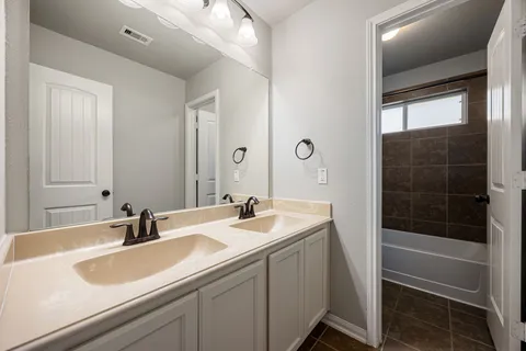 $450,000 | 9106 Wapiti Trail, Conroe, TX 77303