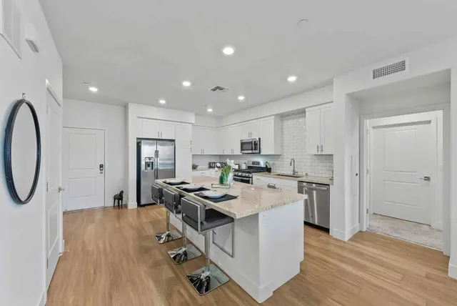 $3,875 | 5925 Charlotte Drive, Unit 414, San Jose, CA 95123