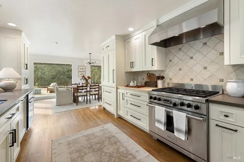 $2,985,000 | 330 Chiquita Road, Healdsburg, CA 95448