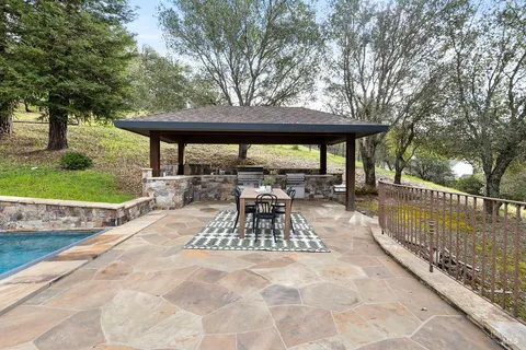 $2,985,000 | 330 Chiquita Road, Healdsburg, CA 95448