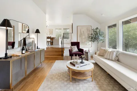 $2,985,000 | 330 Chiquita Road, Healdsburg, CA 95448