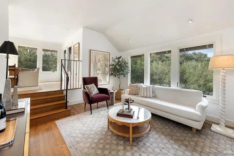 $2,985,000 | 330 Chiquita Road, Healdsburg, CA 95448