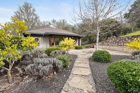 $2,985,000 | 330 Chiquita Road, Healdsburg, CA 95448