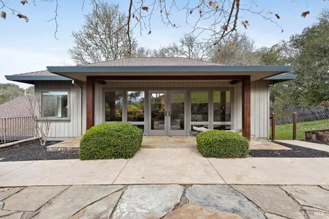 $2,985,000 | 330 Chiquita Road, Healdsburg, CA 95448