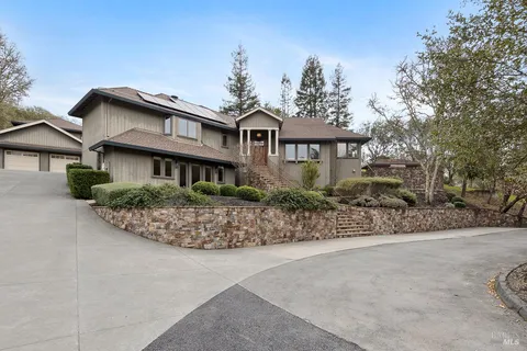 $2,985,000 | 330 Chiquita Road, Healdsburg, CA 95448