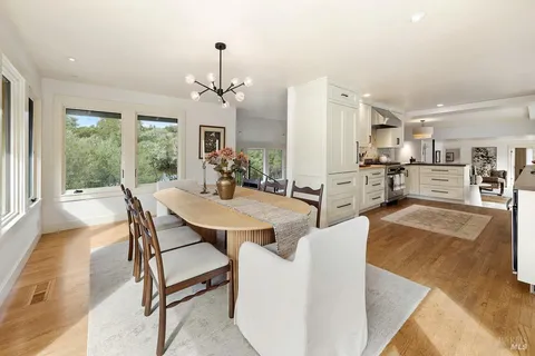 $2,985,000 | 330 Chiquita Road, Healdsburg, CA 95448