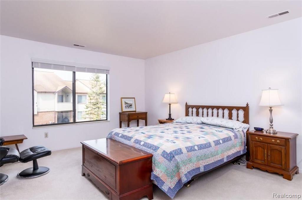 6689 Ridgefield Circle West Bloomfield, MI 48322 - Photo 15 of 30