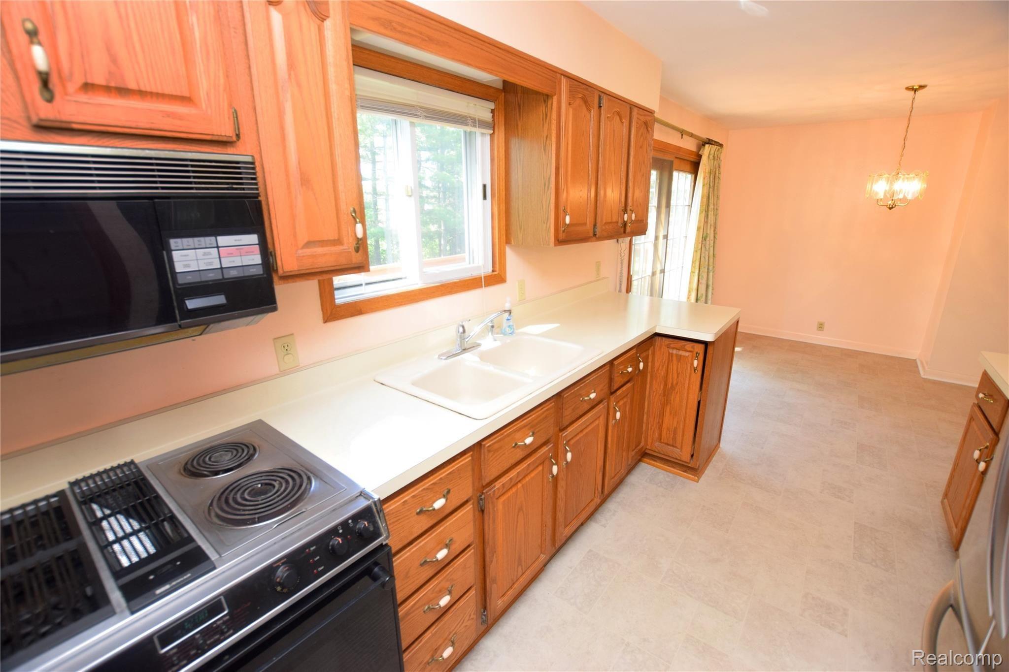10490 East Brooks Road Lennon, MI 48449 - Photo 6 of 16 Kitchen with Walkout