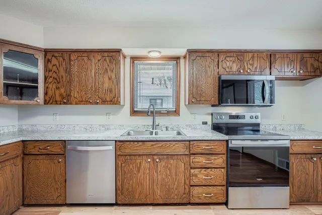 $355,900 | 4035 Louisiana Avenue North, New Hope, MN 55427