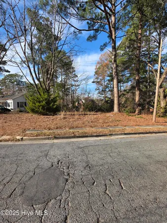 $27,700 | 404 Summit Avenue, Kinston, NC 28501