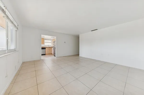 $2,600 | 1000 Northeast 9th Avenue, Unit 6, Delray Beach, FL 33483