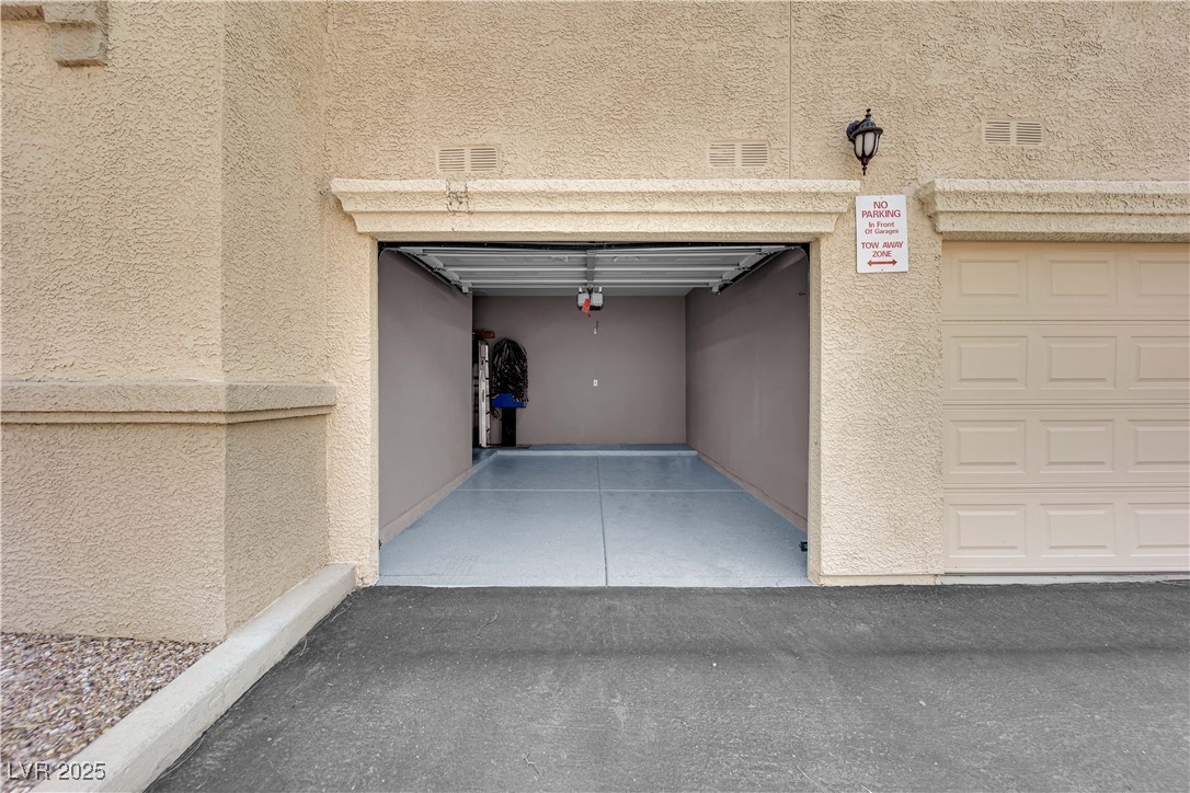 10550 West Alexander Road, Unit 2079 Las Vegas, NV 89129 - Photo 30 of 40 View of garage