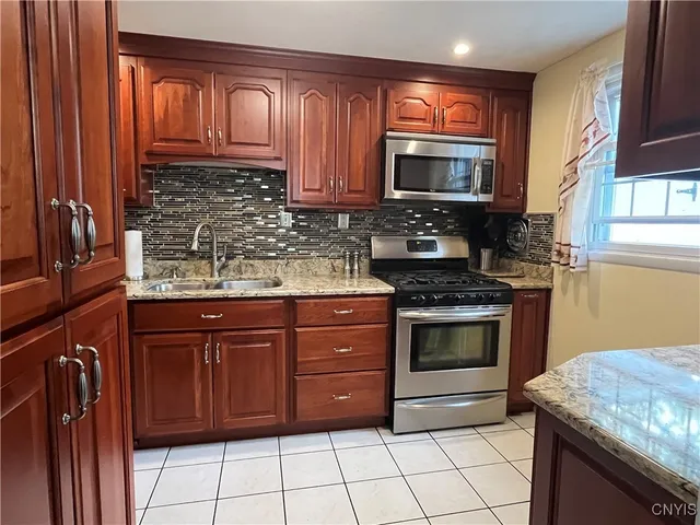 $269,900 | 8133 Duncowing Lane, Clay, NY 13041