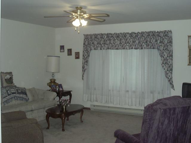 39 Comanche Pines Road Effort, PA 18330 - Photo 3 of 15 Living room