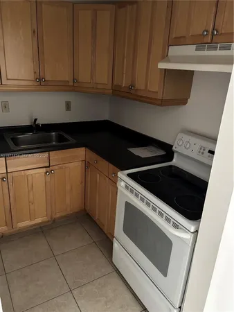 $1,850 | 7900 Camino Circle, Unit 308, Miami, FL 33143