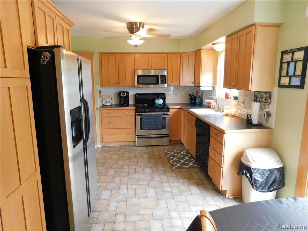 25450 Reeck Road Woodhaven, MI 48183 - Photo 13 of 39