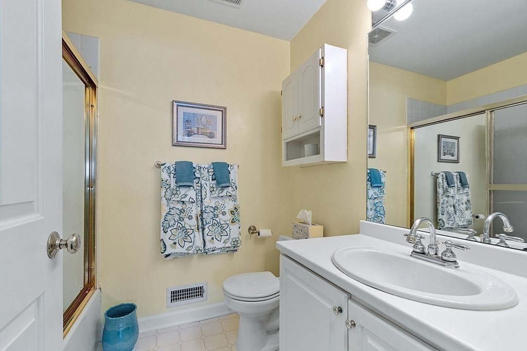 407 Gazebo Circle, Unit 407 Reading, MA 01867 - Photo 25 of 39