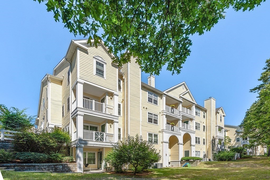 407 Gazebo Circle, Unit 407 Reading, MA 01867 - Photo 5 of 39