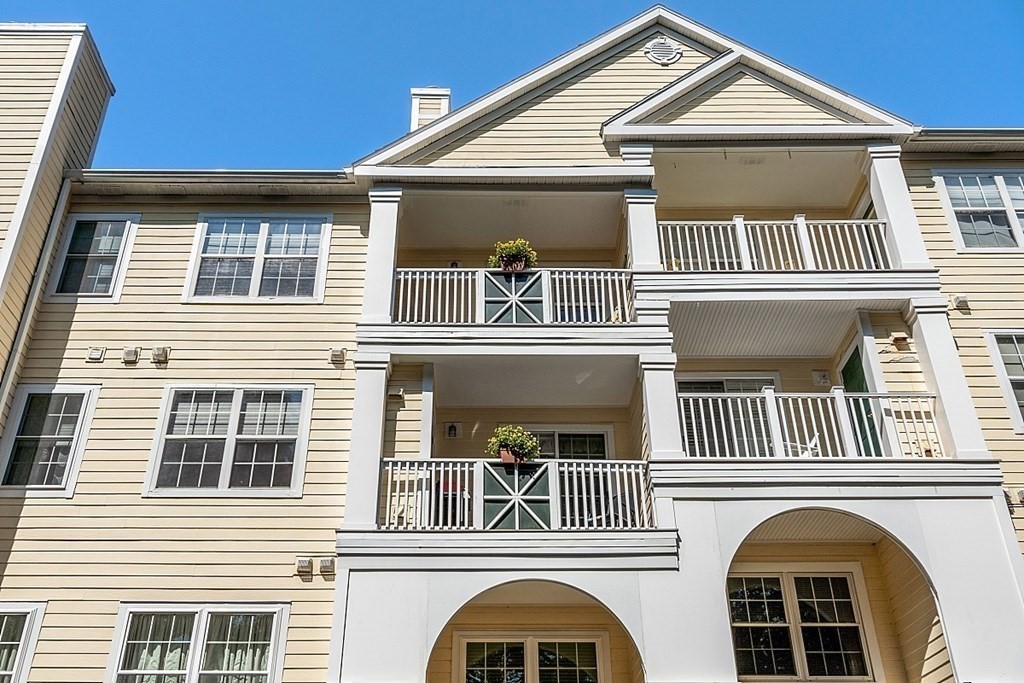 407 Gazebo Circle, Unit 407 Reading, MA 01867 - Photo 6 of 39