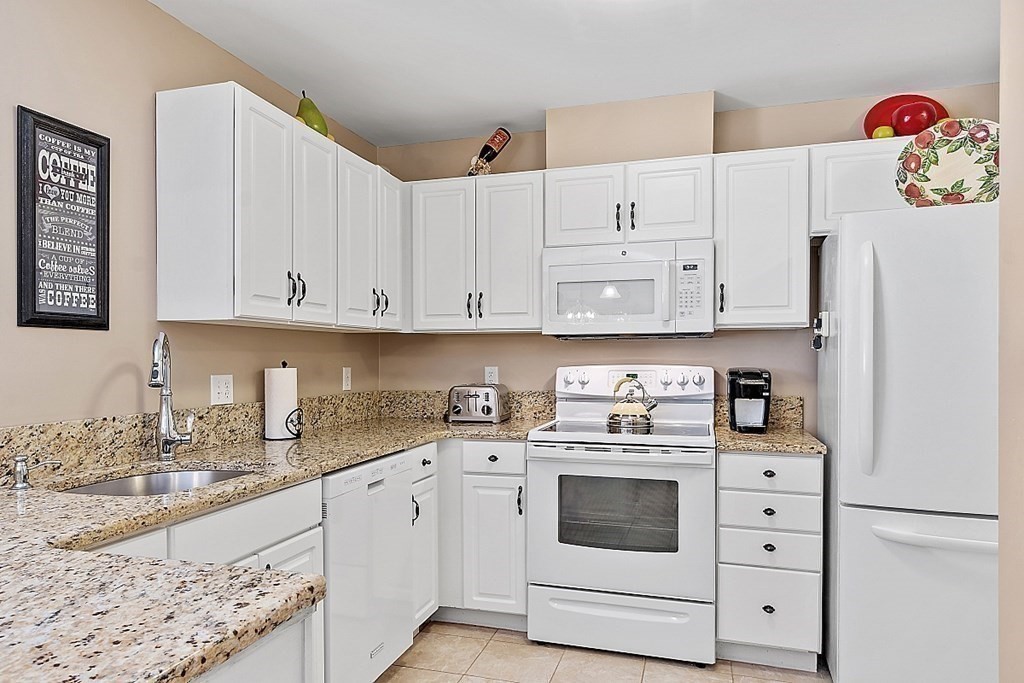 407 Gazebo Circle, Unit 407 Reading, MA 01867 - Photo 10 of 39