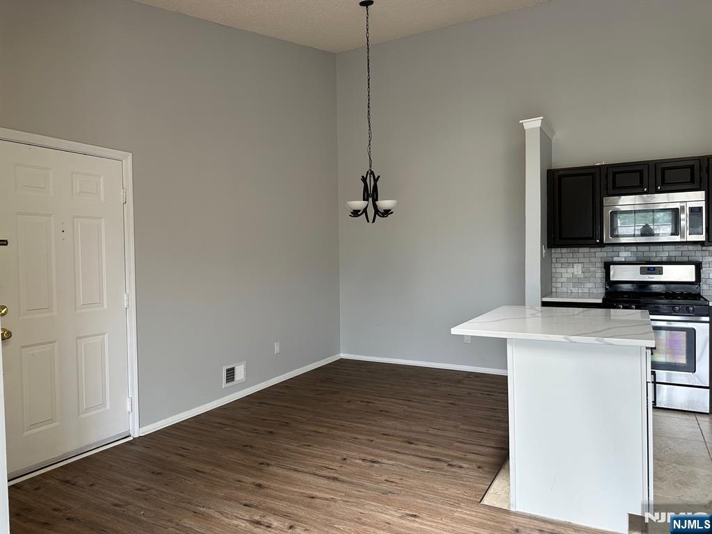 965 Juniper Way, Unit 965 Mahwah, NJ 07430 - Photo 6 of 16
