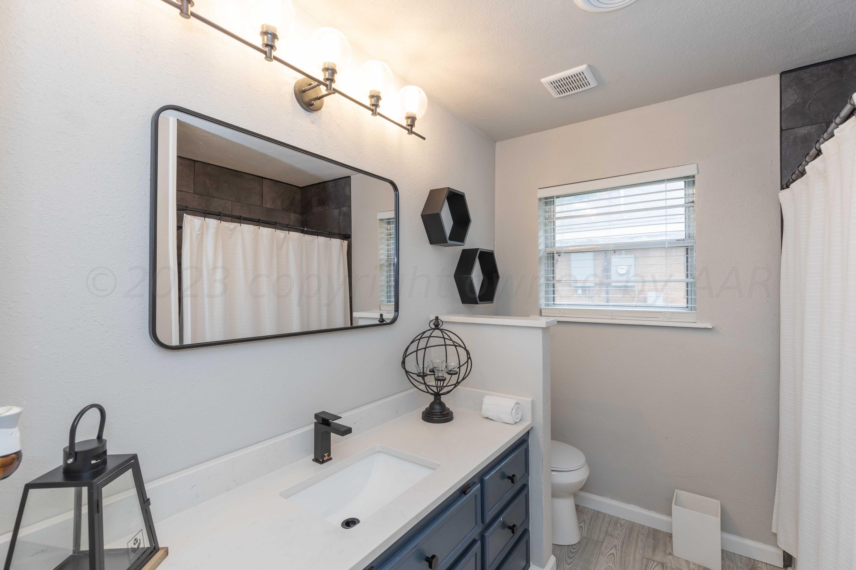 7210 Calumet Road Amarillo, TX 79106 - Photo 31 of 49 BATHROOM 2 VIEW 1