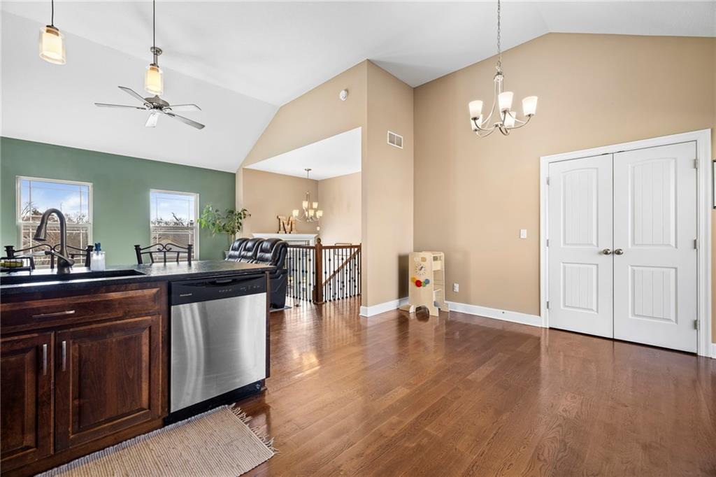 807 Old Stage Road Pleasant Hill, MO 64080 - Photo 3 of 38