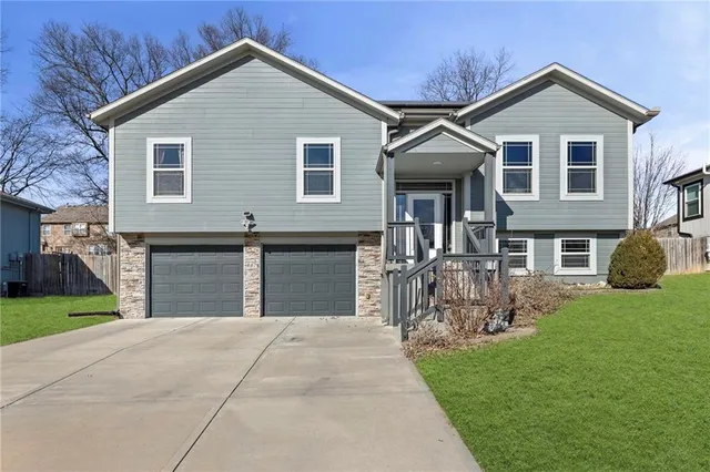 $360,000 | 807 Old Stage Road, Pleasant Hill, MO 64080