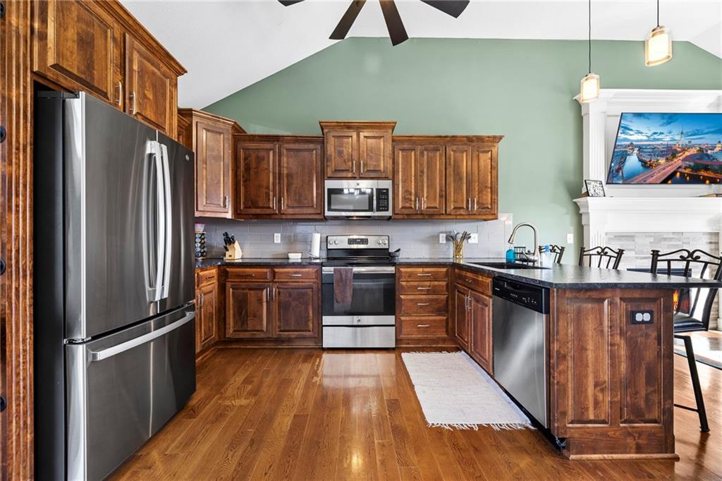 807 Old Stage Road Pleasant Hill, MO 64080 - Photo 4 of 38