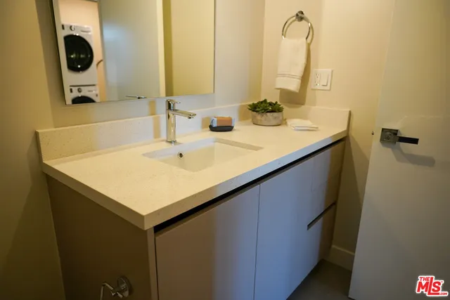 $4,642 | 520 North Central Avenue, Unit 1905, Glendale, CA 91203