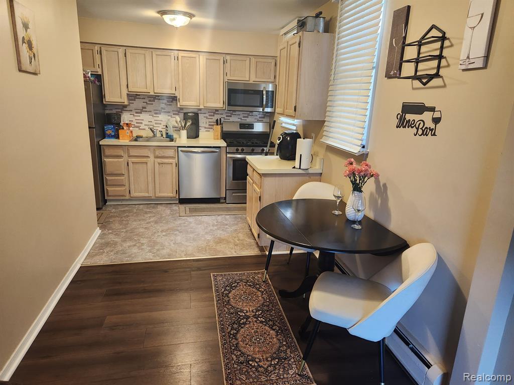 1677 Cass Lake Road, Unit B Keego Harbor, MI 48320 - Photo 8 of 16