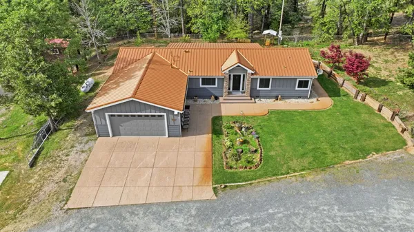 a view of a house with a yard table and chairs