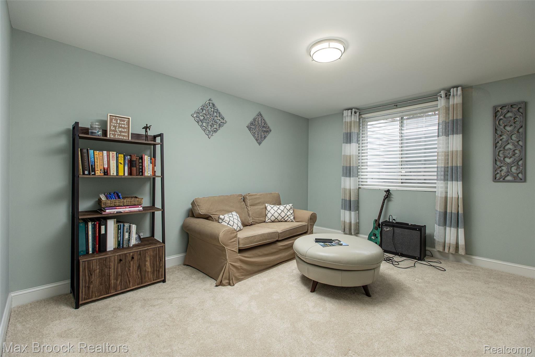 1006 Harvard Road Grosse Pointe, MI 48230 - Photo 37 of 44 -41.jpg