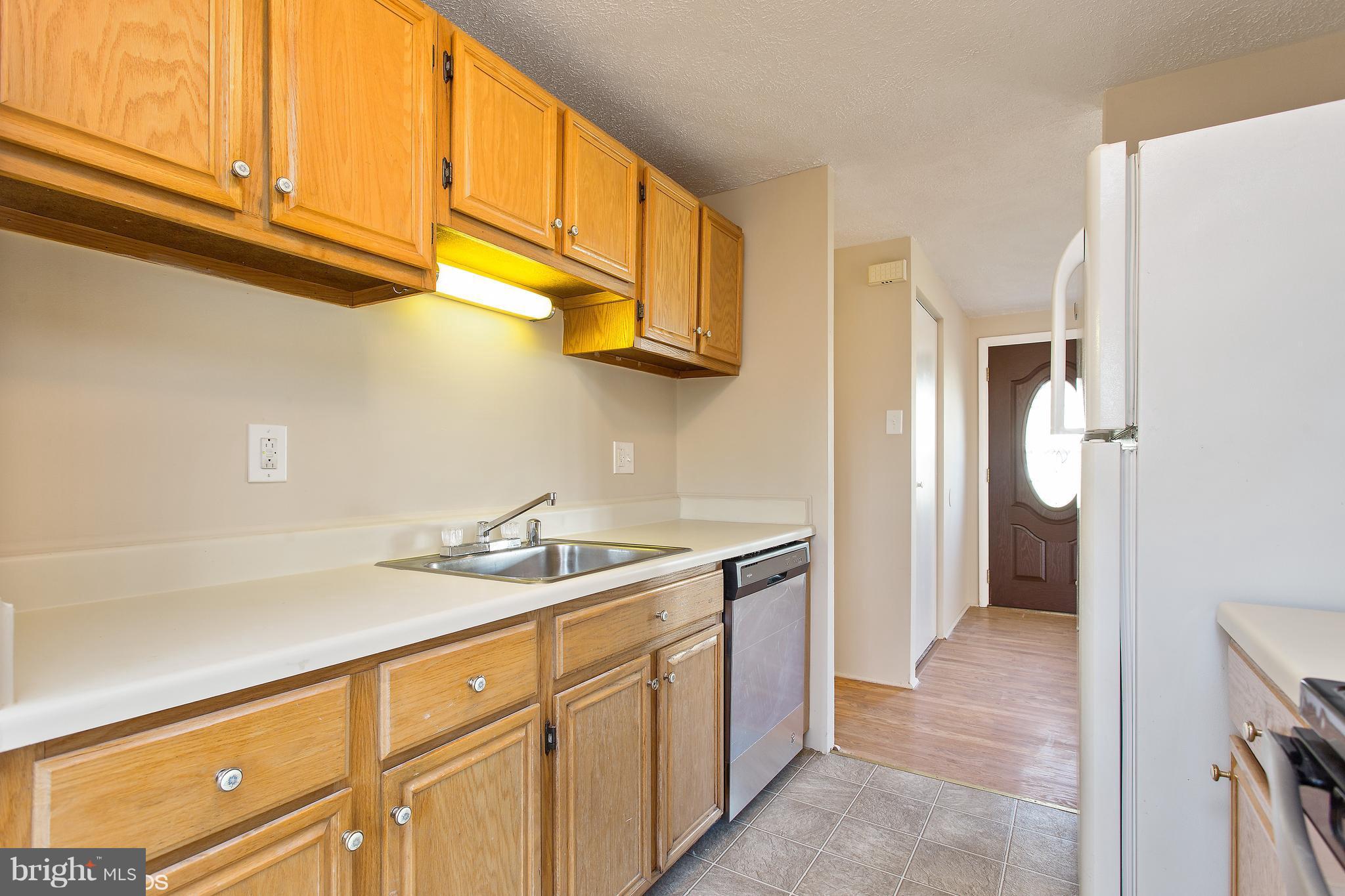7313 Inwood Avenue Baltimore, MD 21228 - Photo 15 of 27 Kitchen