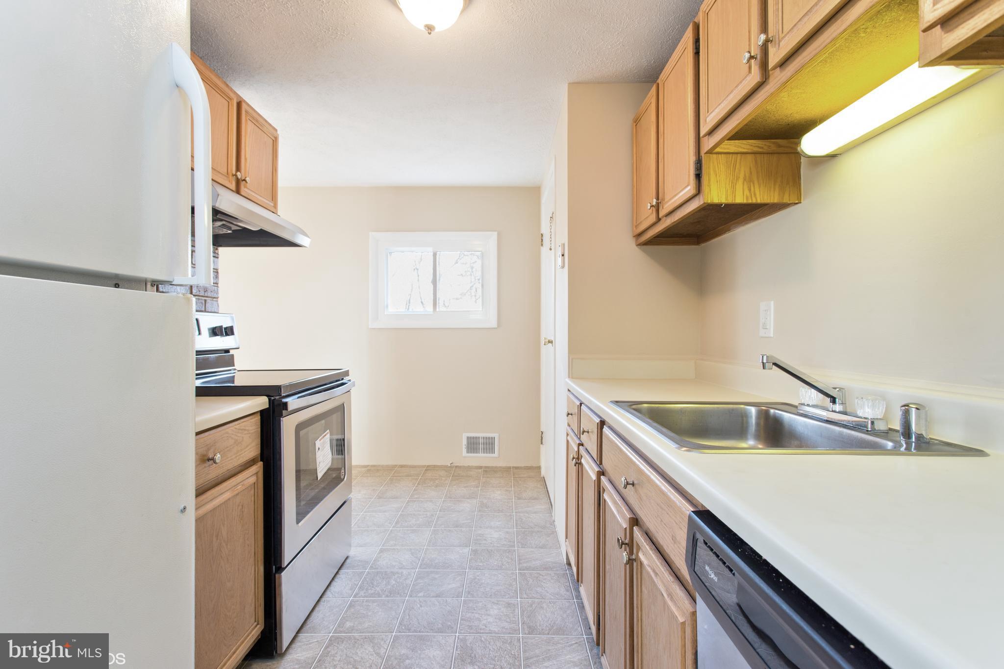 7313 Inwood Avenue Baltimore, MD 21228 - Photo 16 of 27 Kitchen