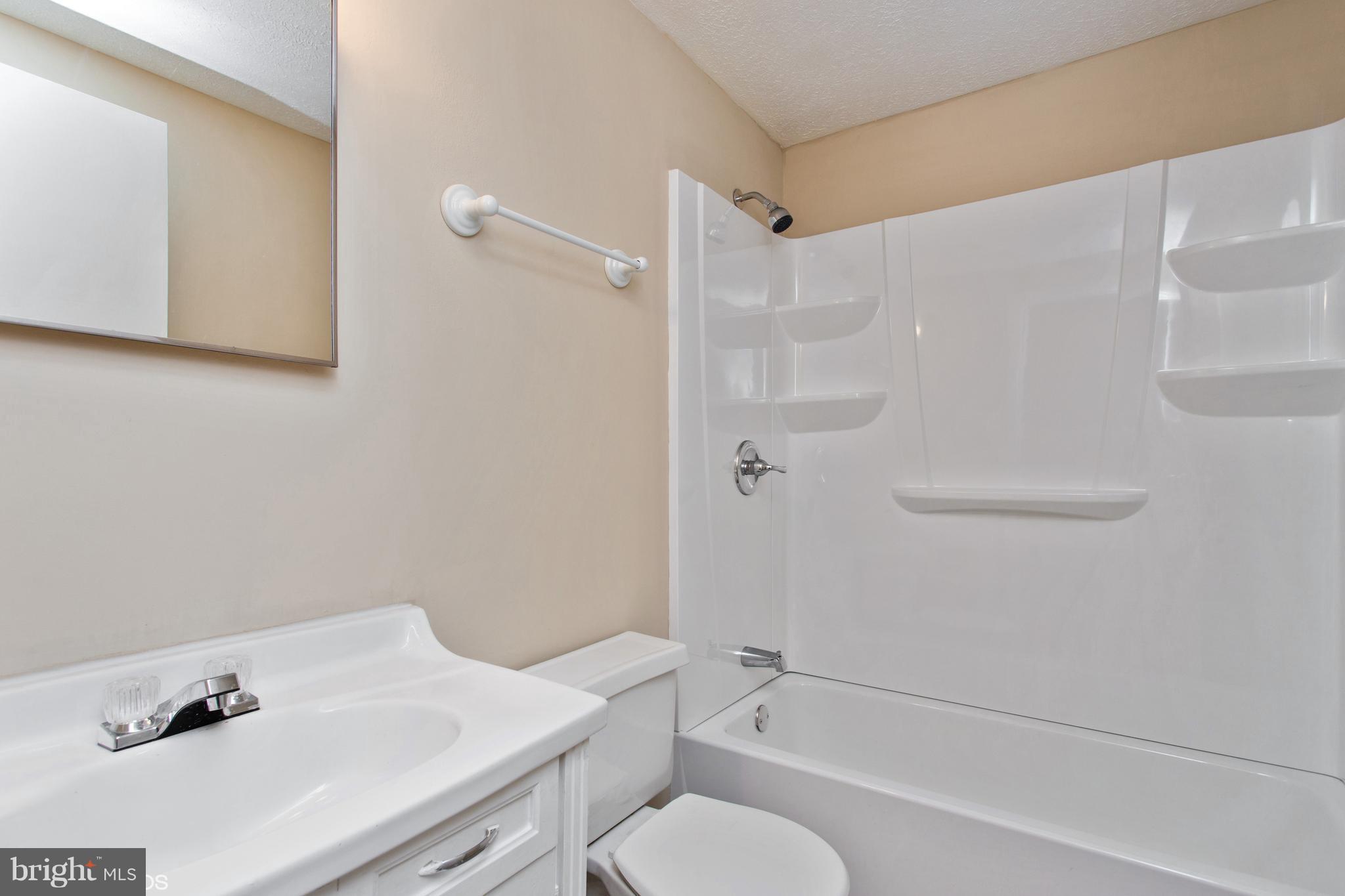 7313 Inwood Avenue Baltimore, MD 21228 - Photo 19 of 27 Bath