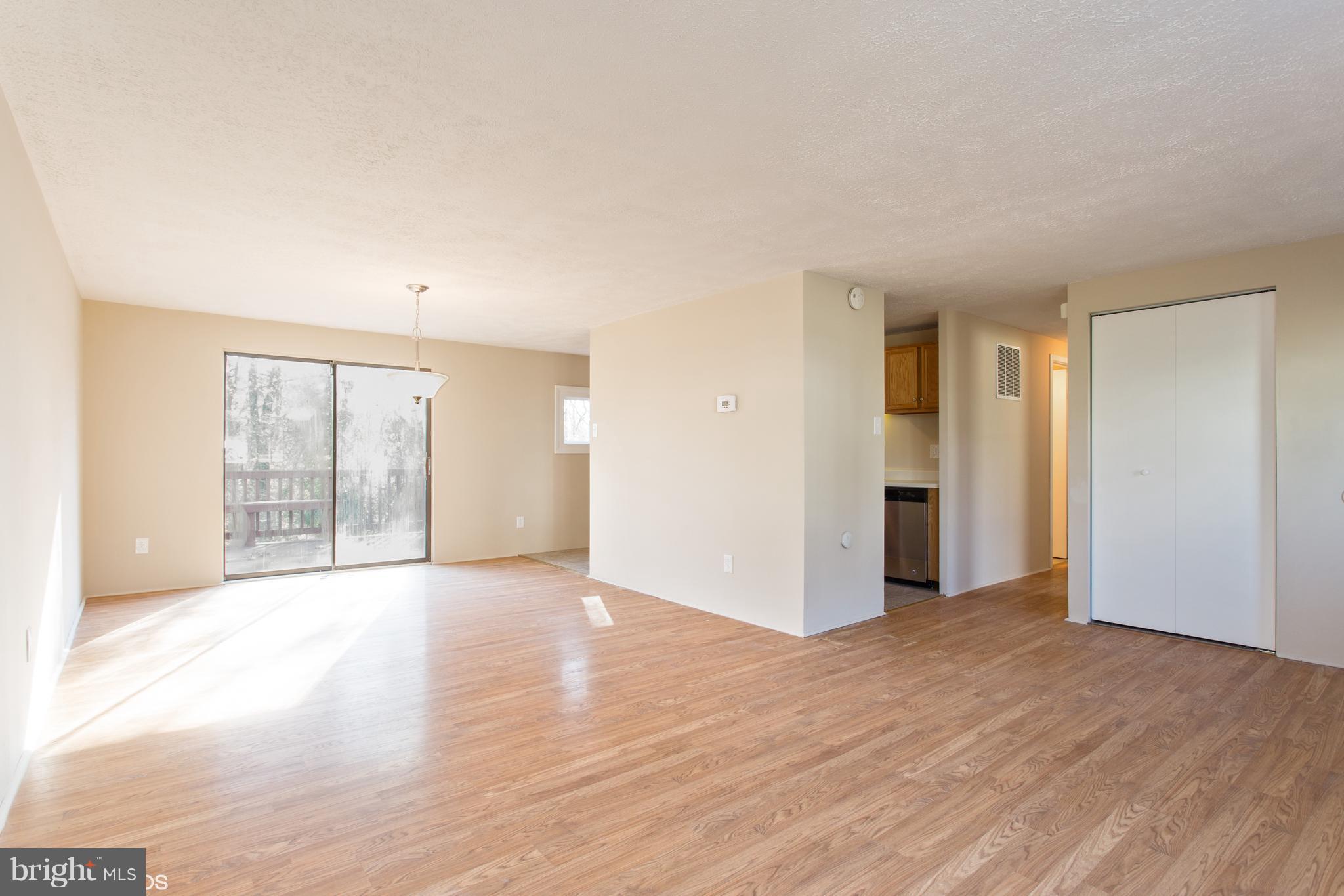 7313 Inwood Avenue Baltimore, MD 21228 - Photo 6 of 27 Living Room