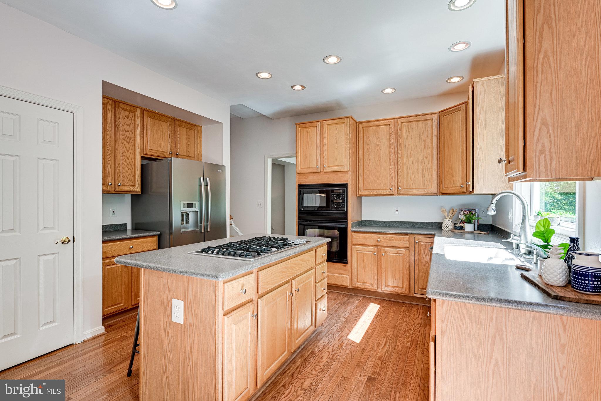 7829 Gambrill Woods Way Springfield, VA 22153 - Photo 17 of 57 Kitchen w/ plenty of counter space