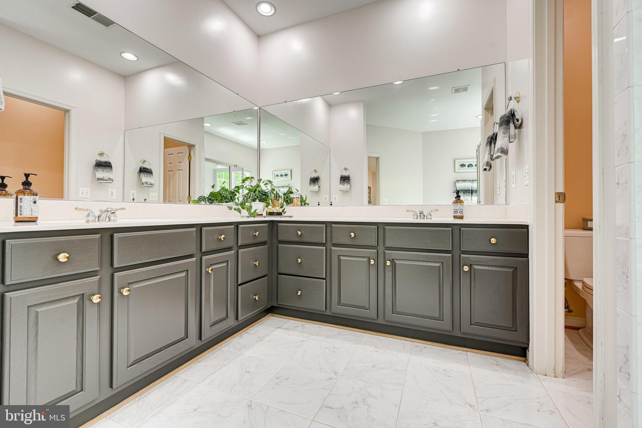 7829 Gambrill Woods Way Springfield, VA 22153 - Photo 35 of 57 Beautiful & Spacious Counters w/ Double Sinks