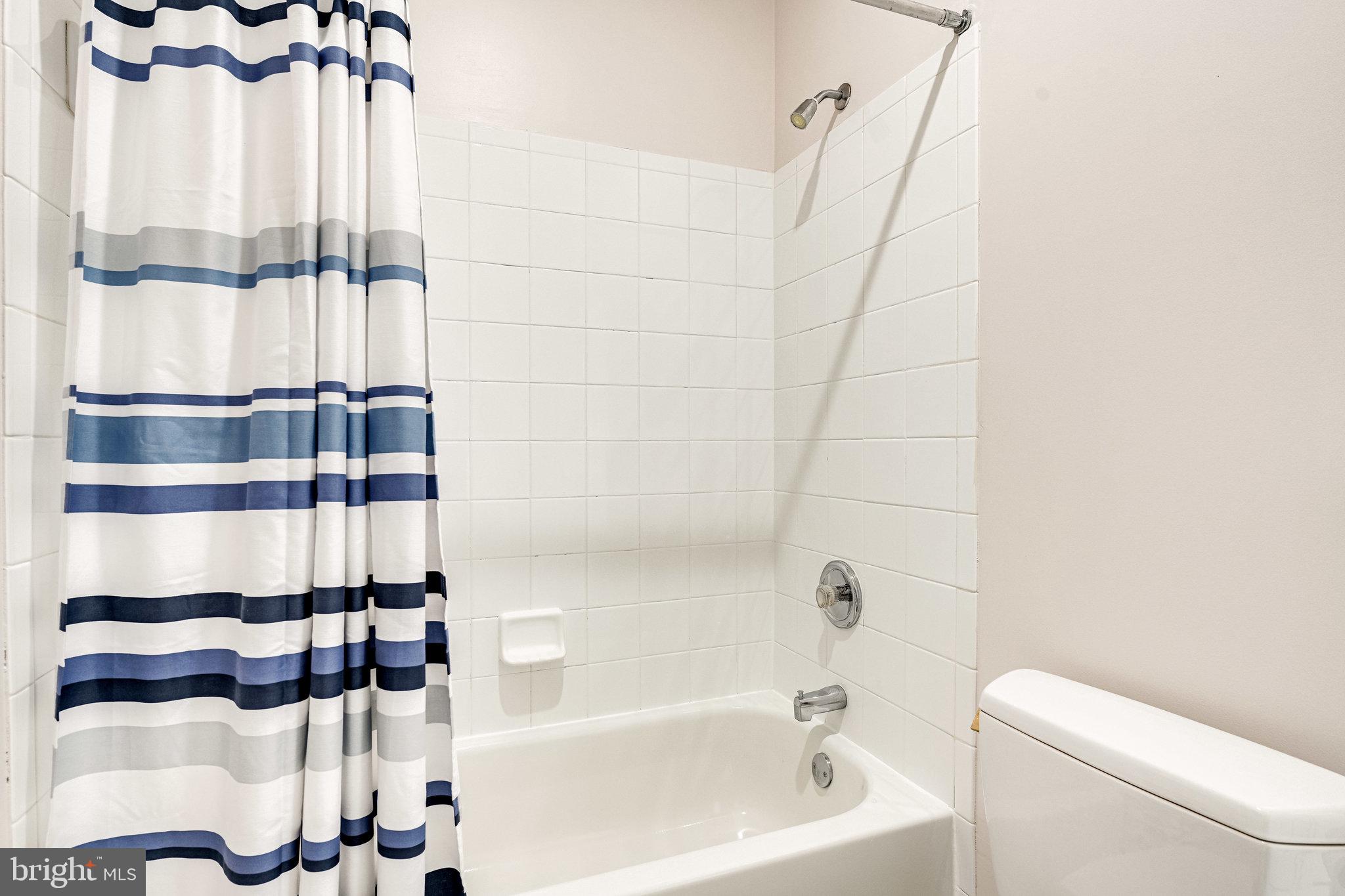 7829 Gambrill Woods Way Springfield, VA 22153 - Photo 39 of 57 Jack & Jill Bath