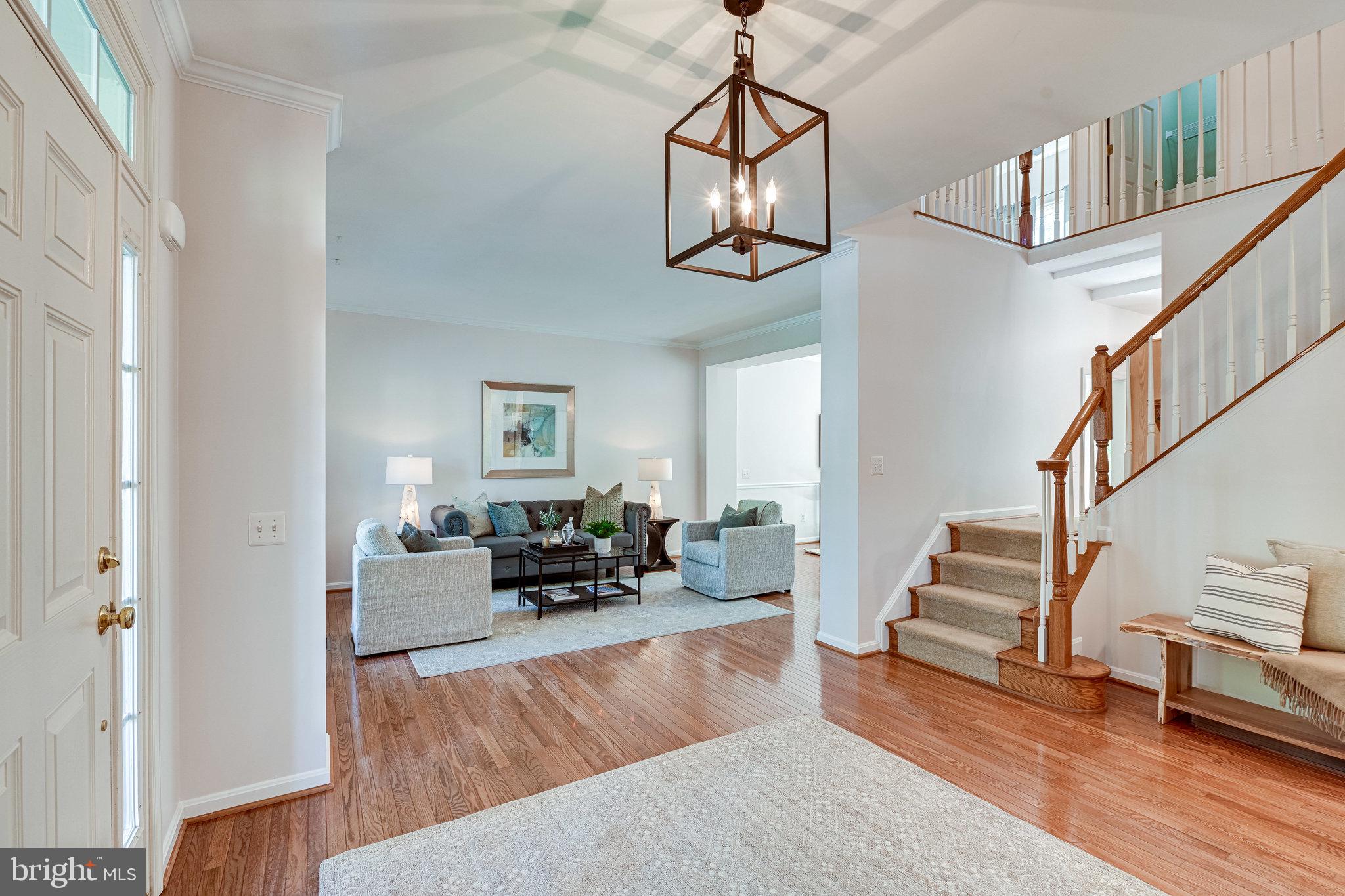 Open foyer w/ Hardwood Flooring